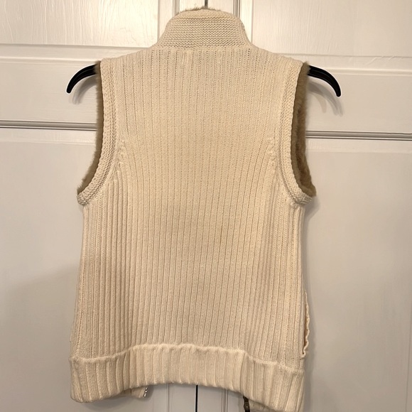 Tommy Hilfiger knit and fur Vest. - Picture 6 of 6